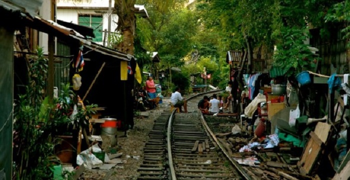 Thailand trying to stimulate economy by giving cash to poor 